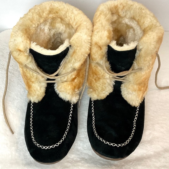 Lamo Black Suede Comfort Lace-up Moccasin Faux Fur Ankle Booties sz 8 to 8.5M - Picture 7 of 12